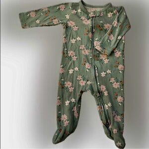 7 Piece (lot of 7) Floral and Patterned baby Bodysuit Set